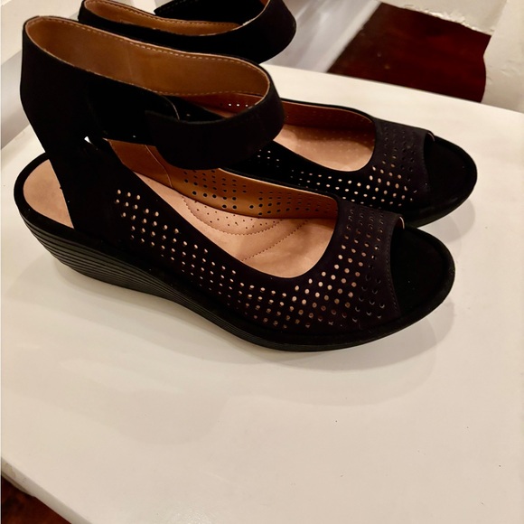 Clarks Reedly Salene leather nubuck sandals size 9 NWT classic , chic - Picture 2 of 4